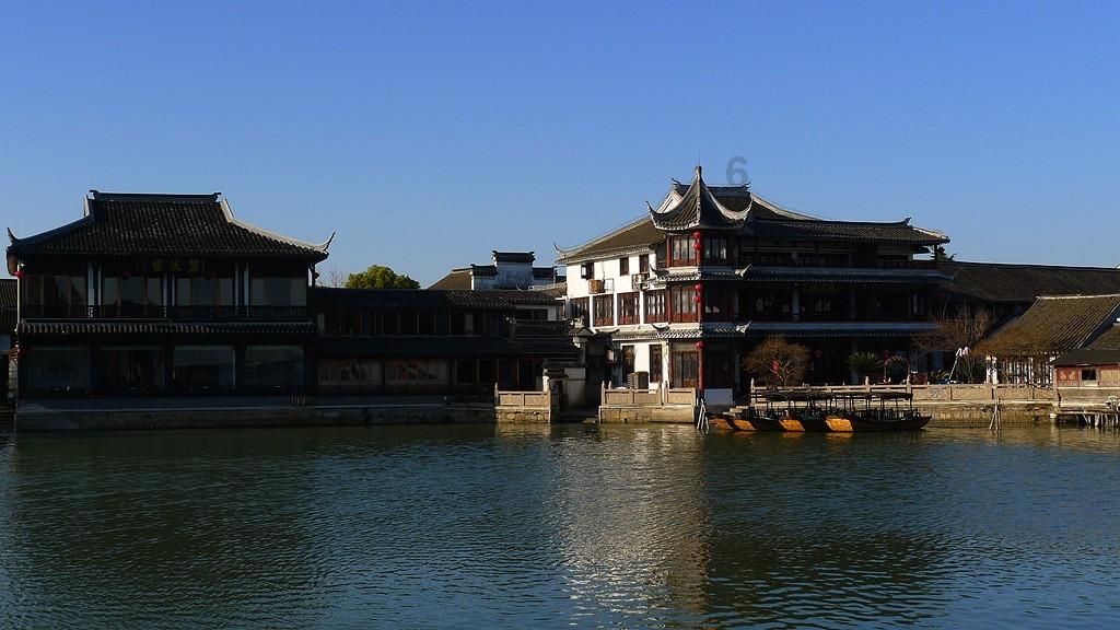 大连友谊：（一）公司目前主业分为零售业和房地产业两大板块